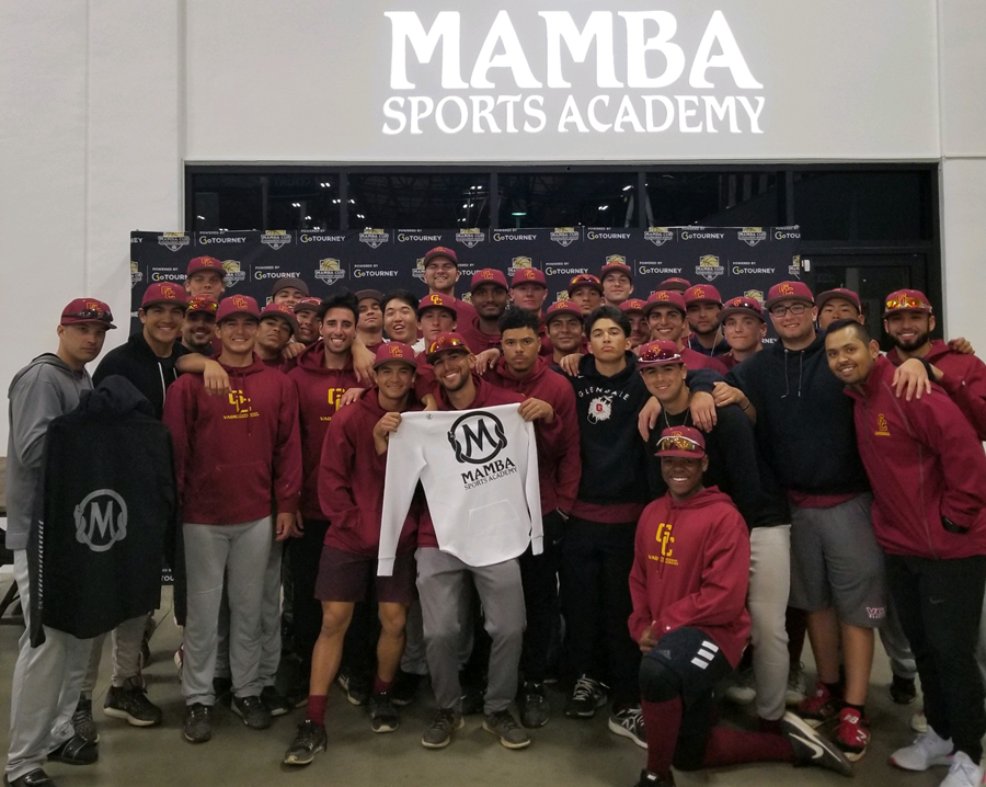 Glendale beats Oxnard 10-6; Shows support for Kobe Bryant
