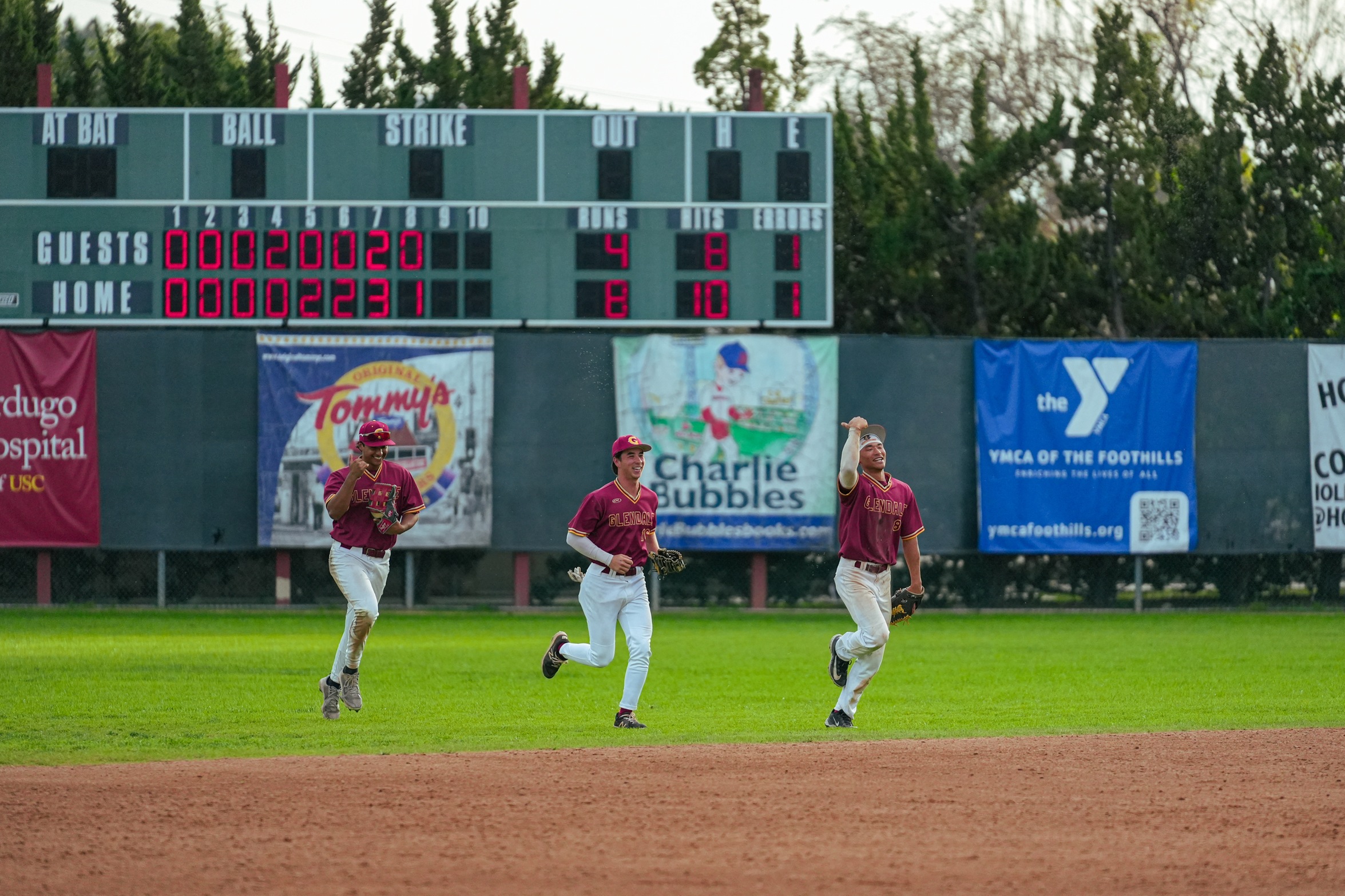 Late Surge Lifts Vaqueros Past East LA once again, 8&ndash;4