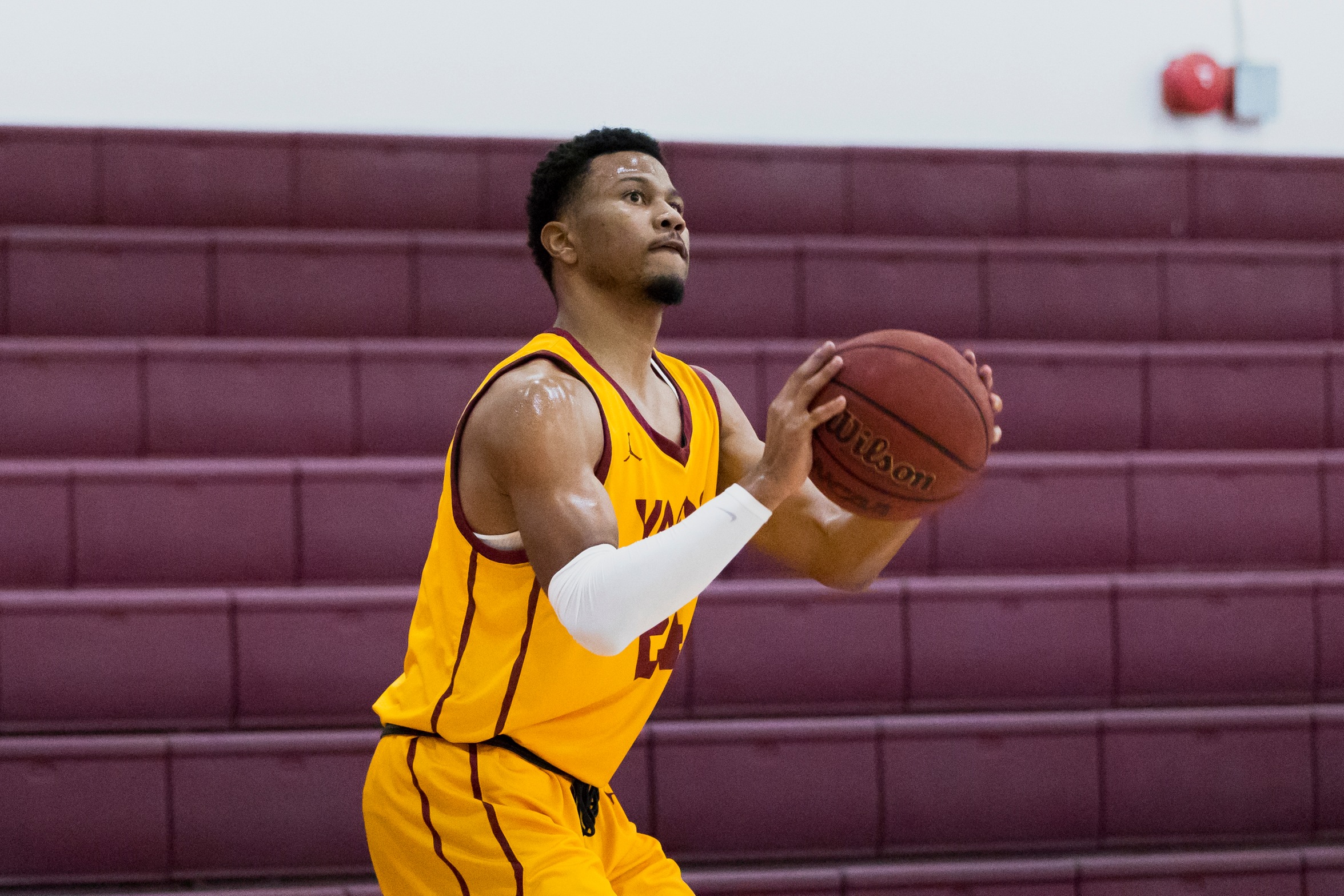 GCC comes from behind to beat Canyons 81-73; Joel Finney leads Vaqs with 26 points