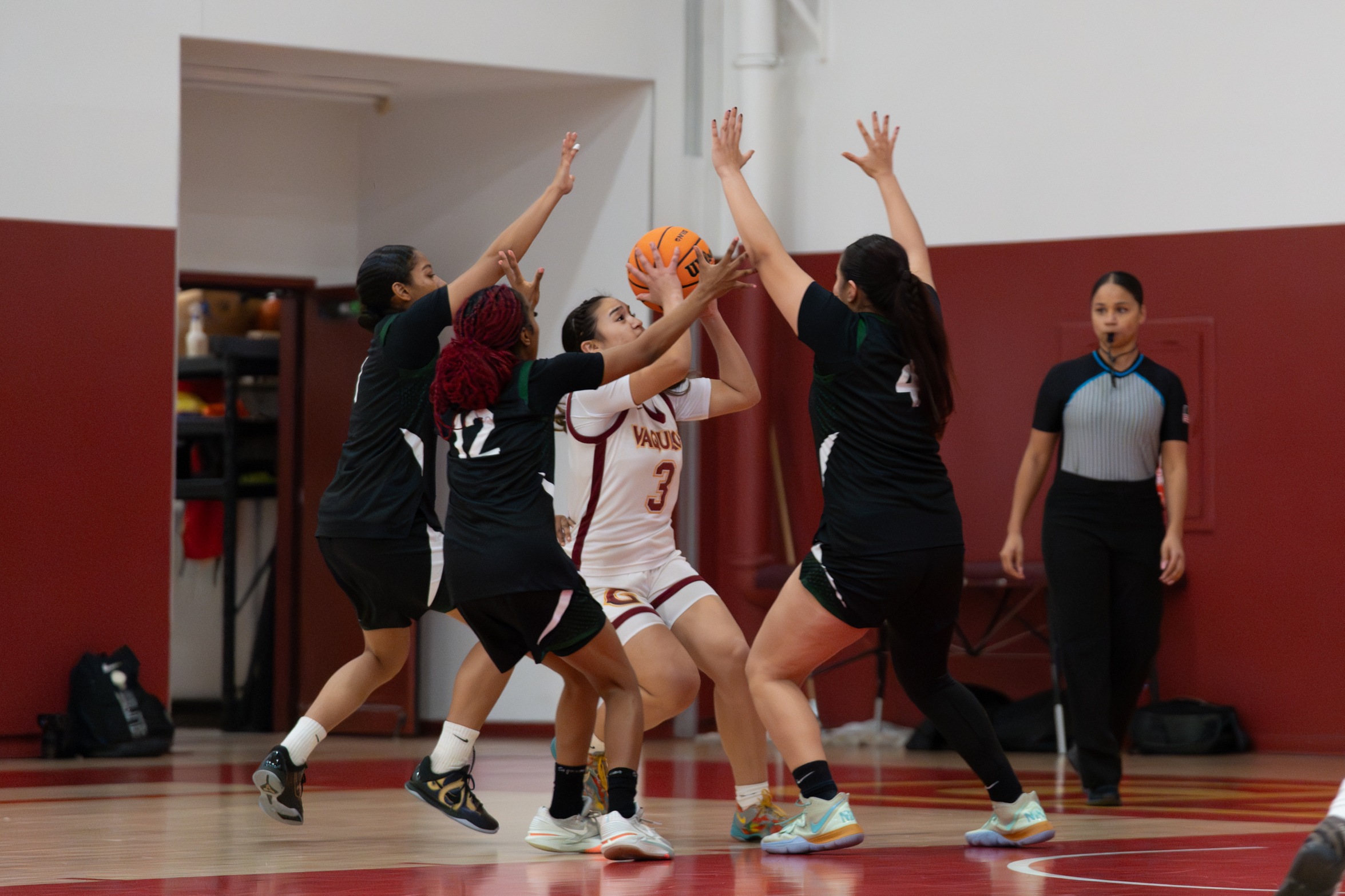 Vaqueros Stay Undefeated in Conference with 59&ndash;46 Win