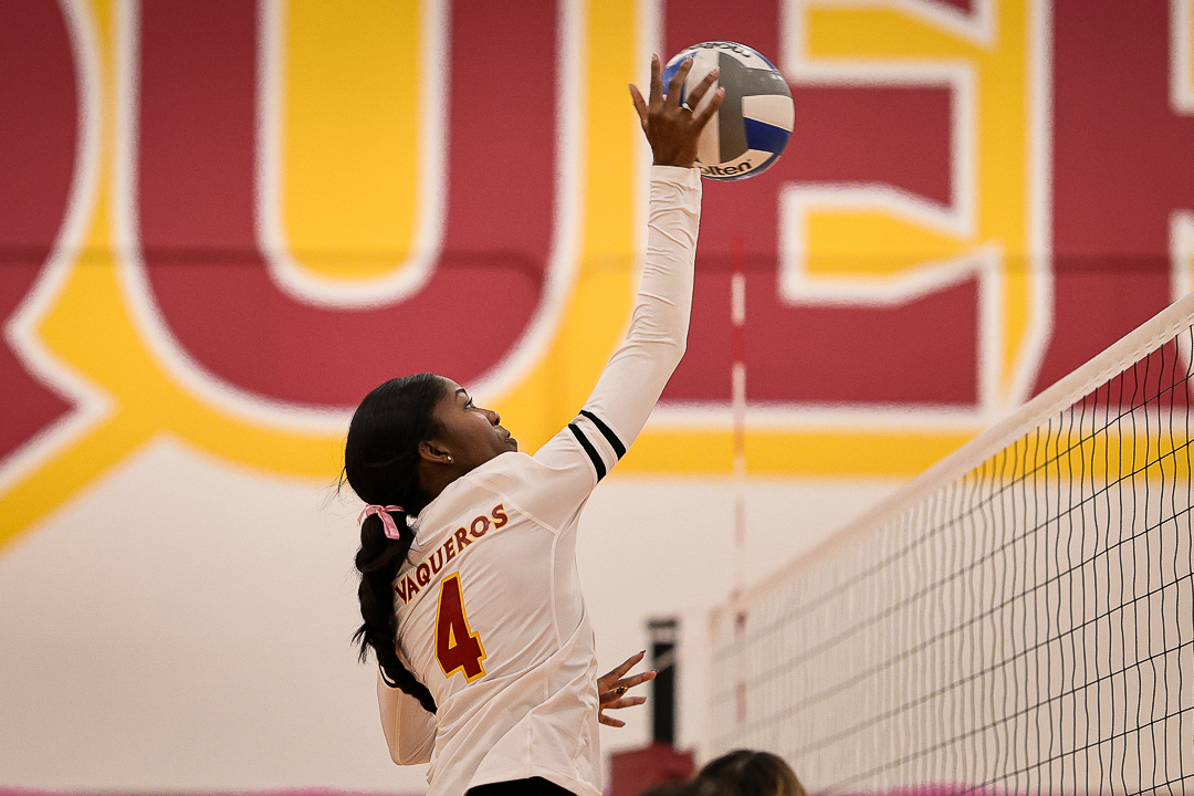 GCC Women's Volleyball falls to Canyons 3-0 Oct. 30; now 3-5 in WSC play and 6-13 overall